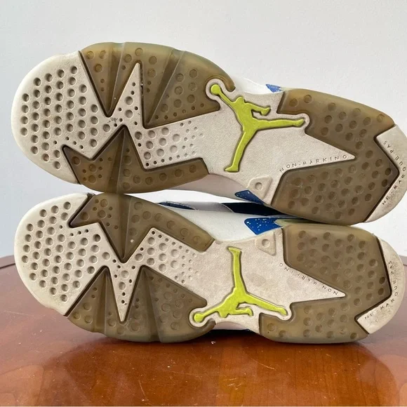 Air Jordan Kids 6 Retro Low BG Sneakers | US 5.5 - Picture 6 of 7